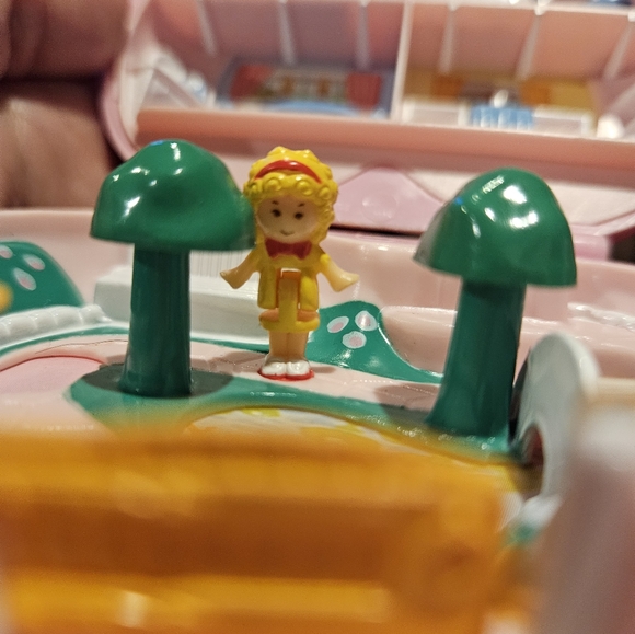 1989 Vintage Polly Pocket Country Cottage with Polly and Cat - Picture 7 of 7